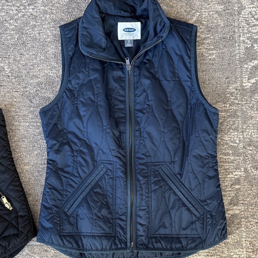 Set of 2 Old Navy Quilted Zip Vests - Black and Blue - Picture 5 of 11